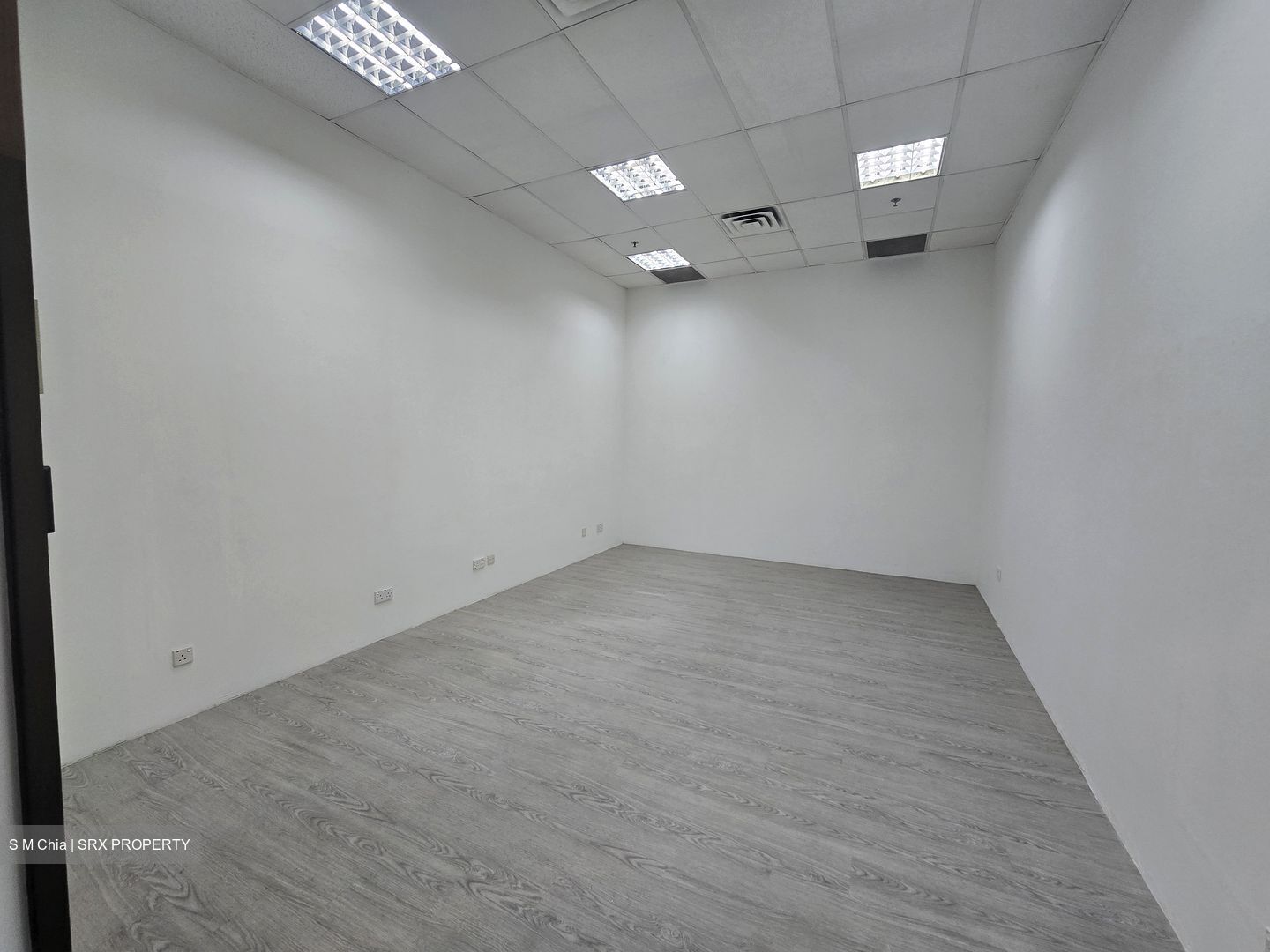 The Riverwalk (D1), Office #550416441